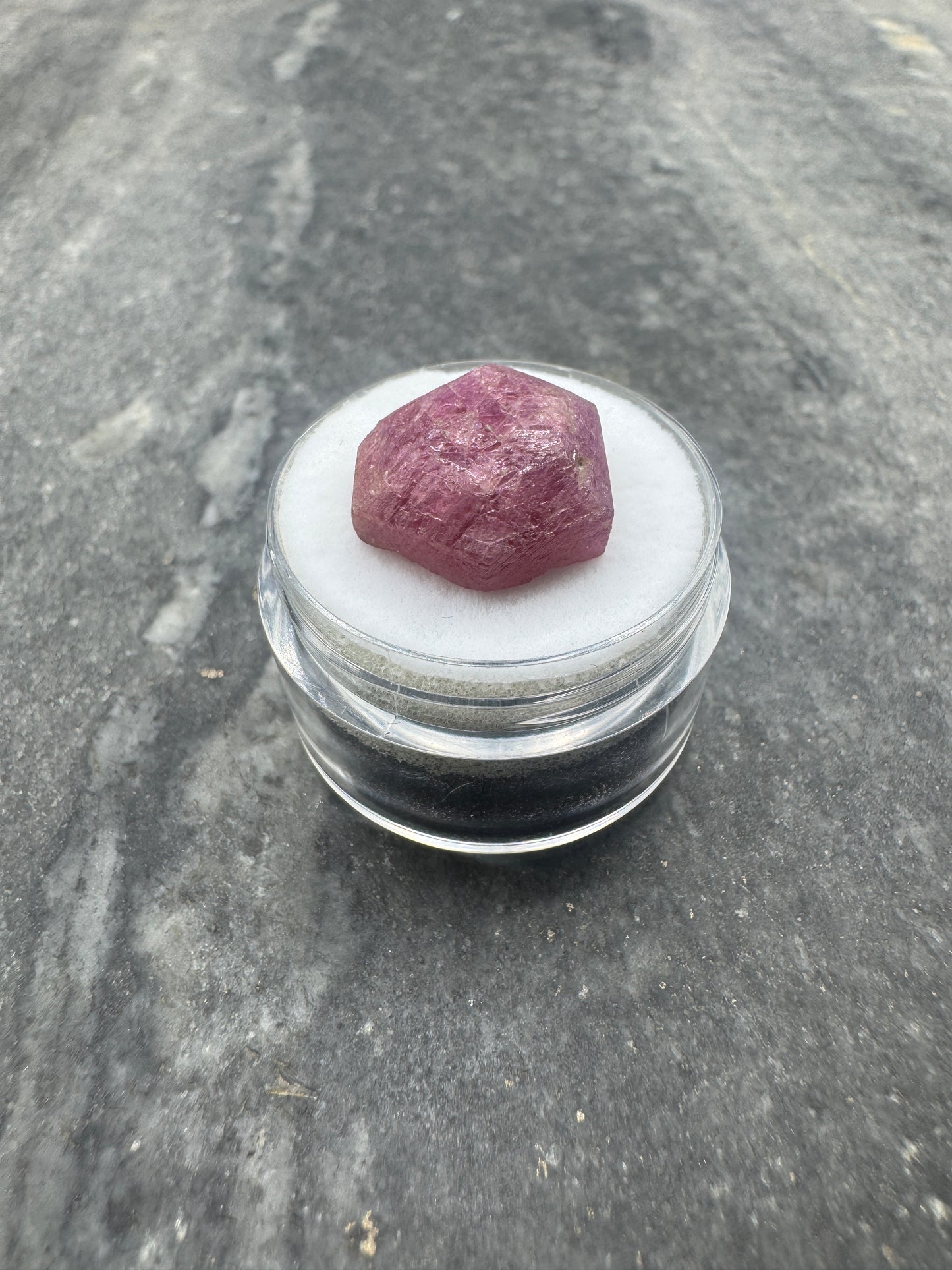 Natural Ruby Rose - 15.25 carats (UV Reactive)