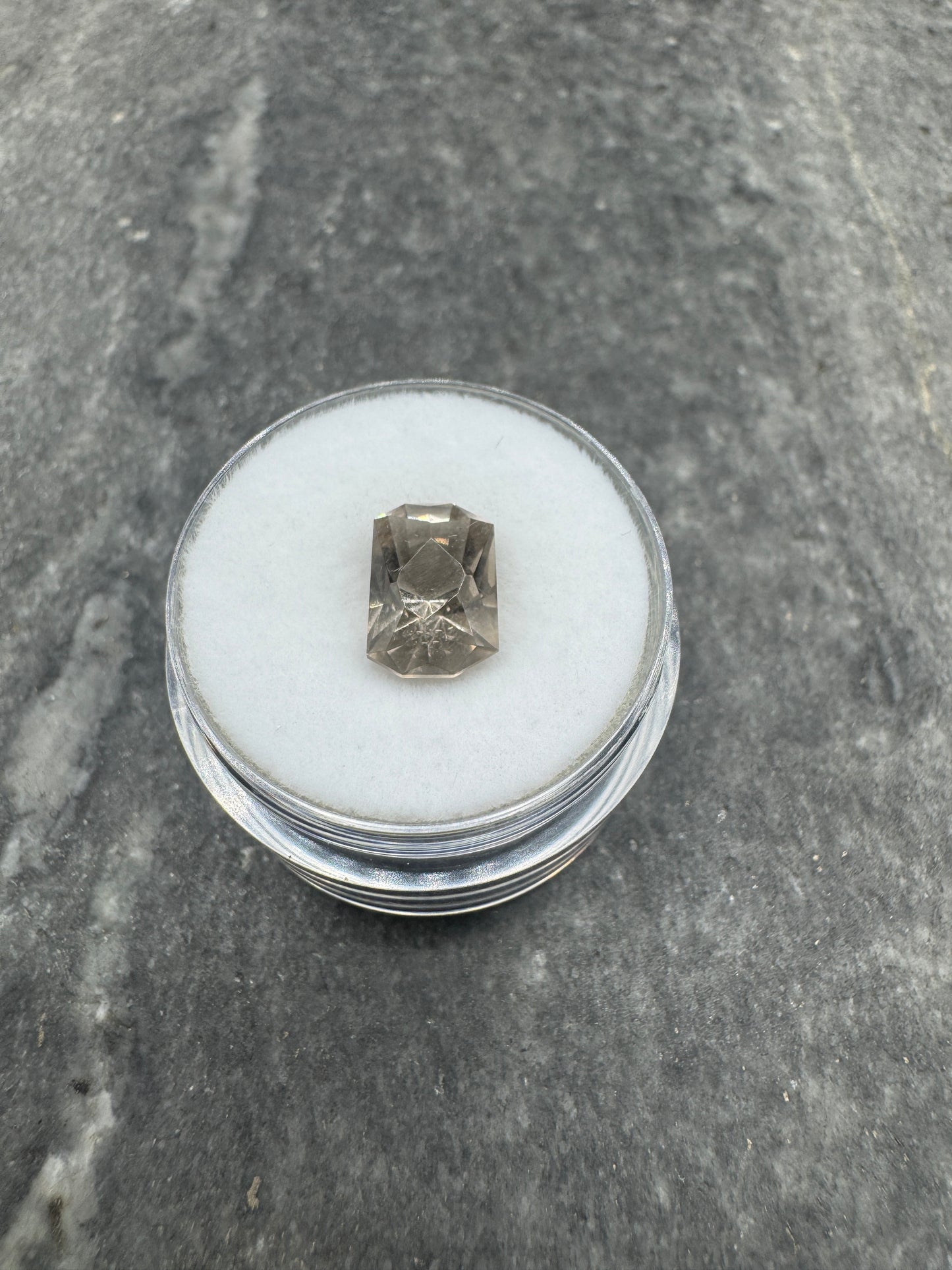 Oregon Sunstone Cut Corner cut - 2.55 carats