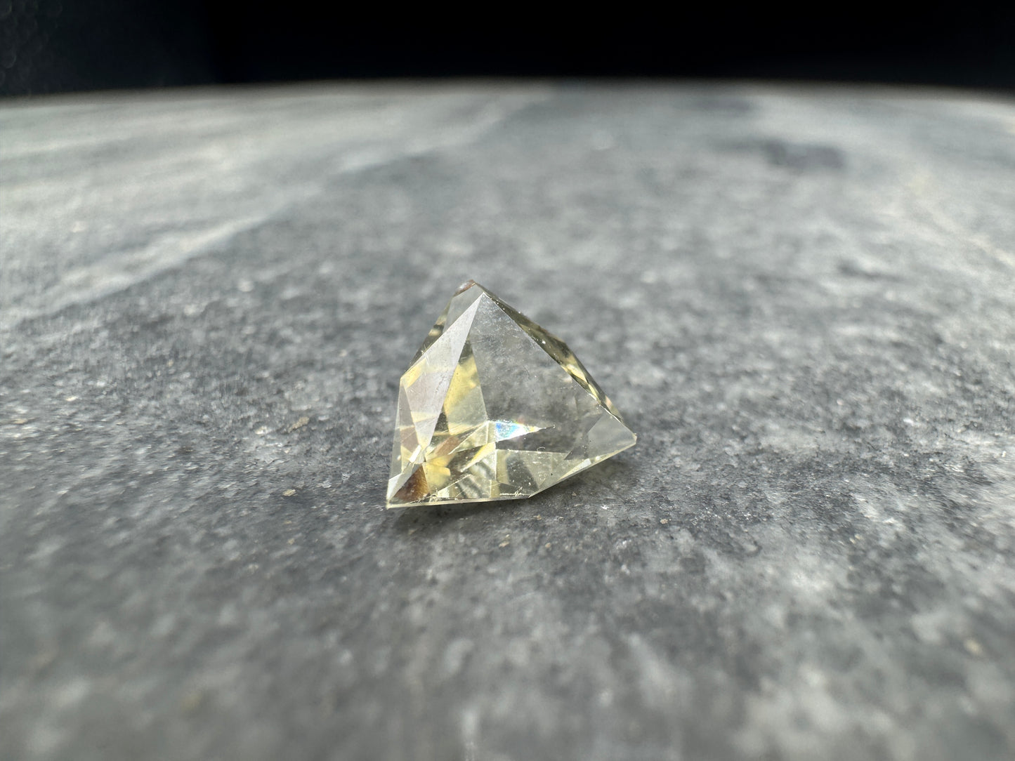 Oregon Sunstone Tri Retro cut - 1.75 carats
