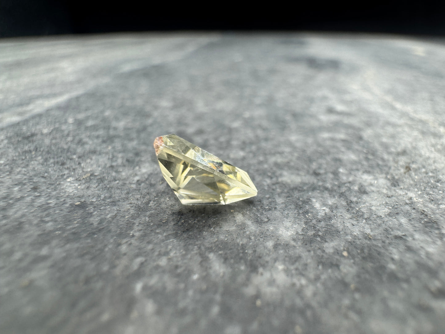 Oregon Sunstone Tri Retro cut - 1.75 carats