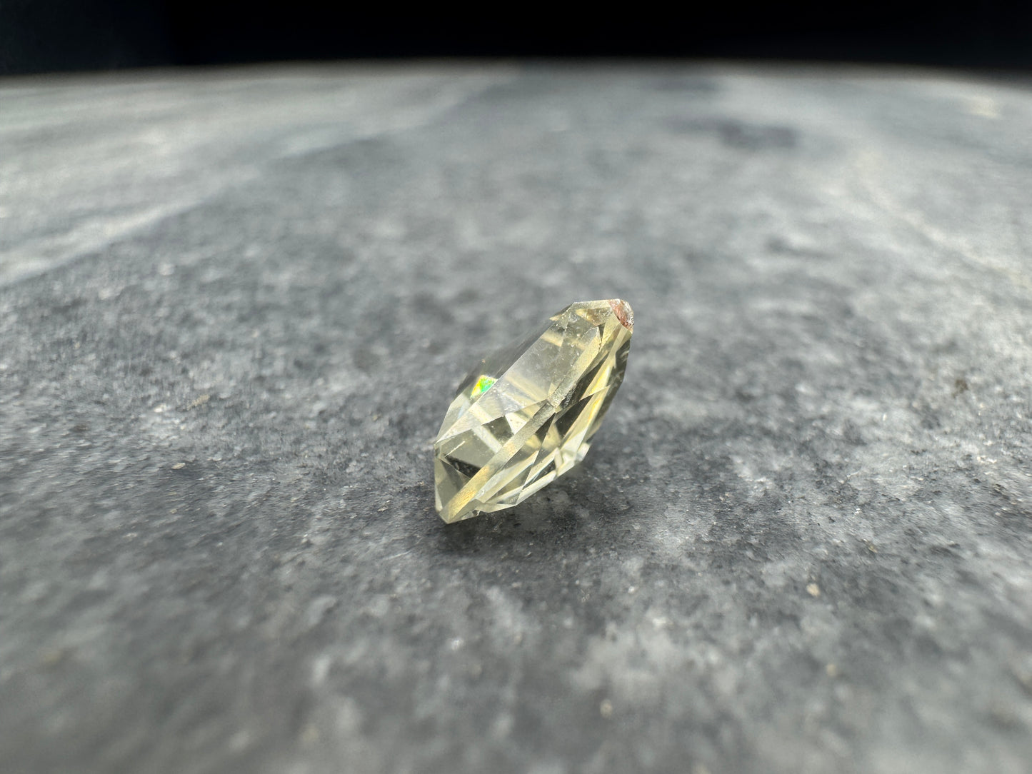 Oregon Sunstone Tri Retro cut - 1.75 carats