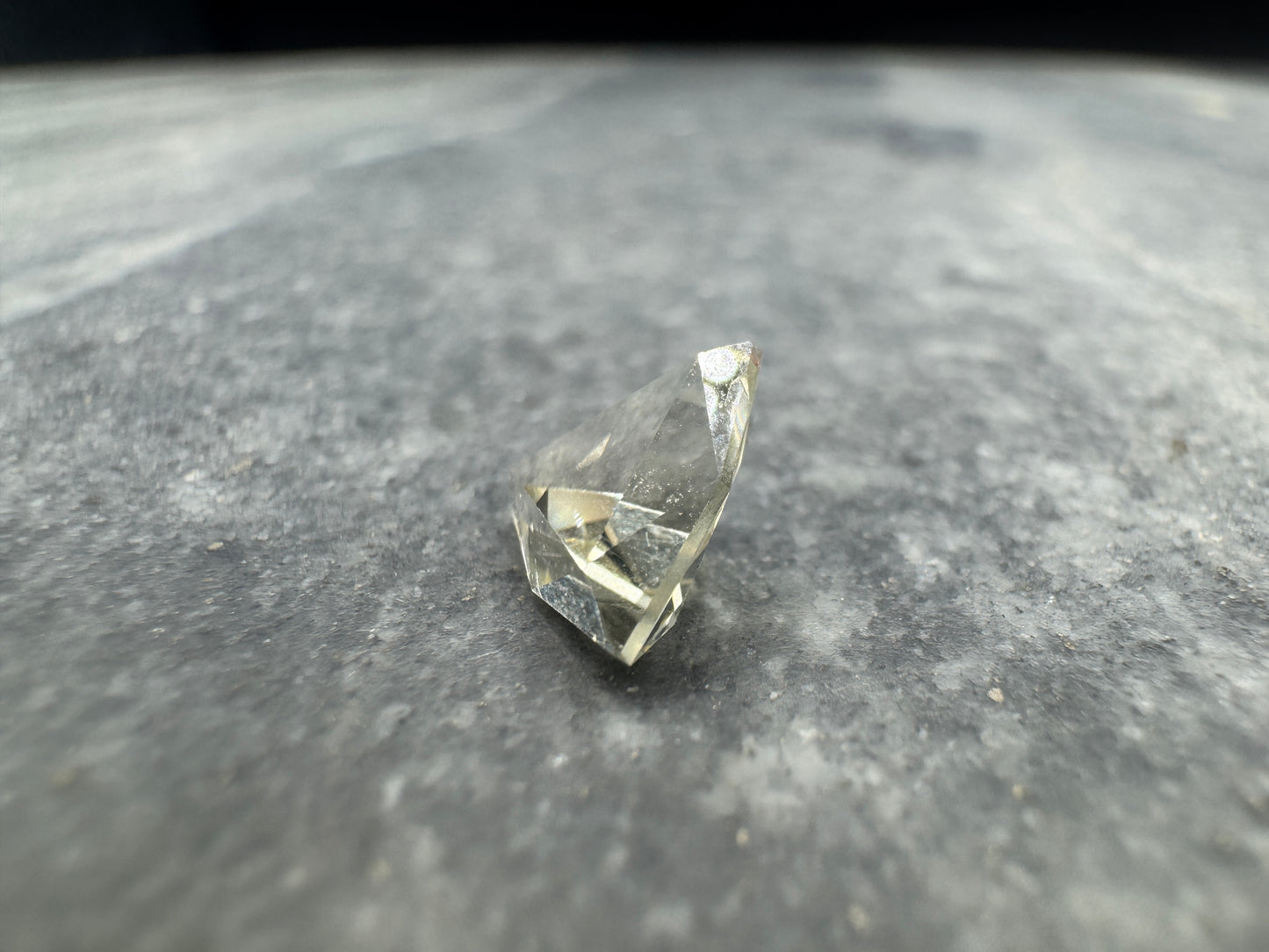 Oregon Sunstone Tri Retro cut - 1.75 carats