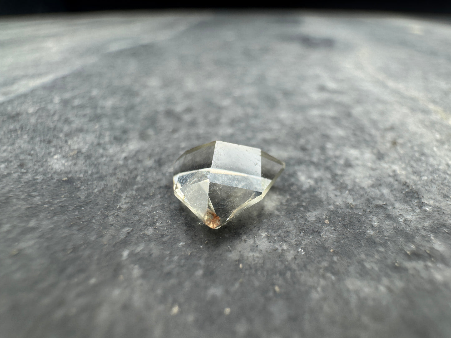 Oregon Sunstone Tri Retro cut - 1.75 carats