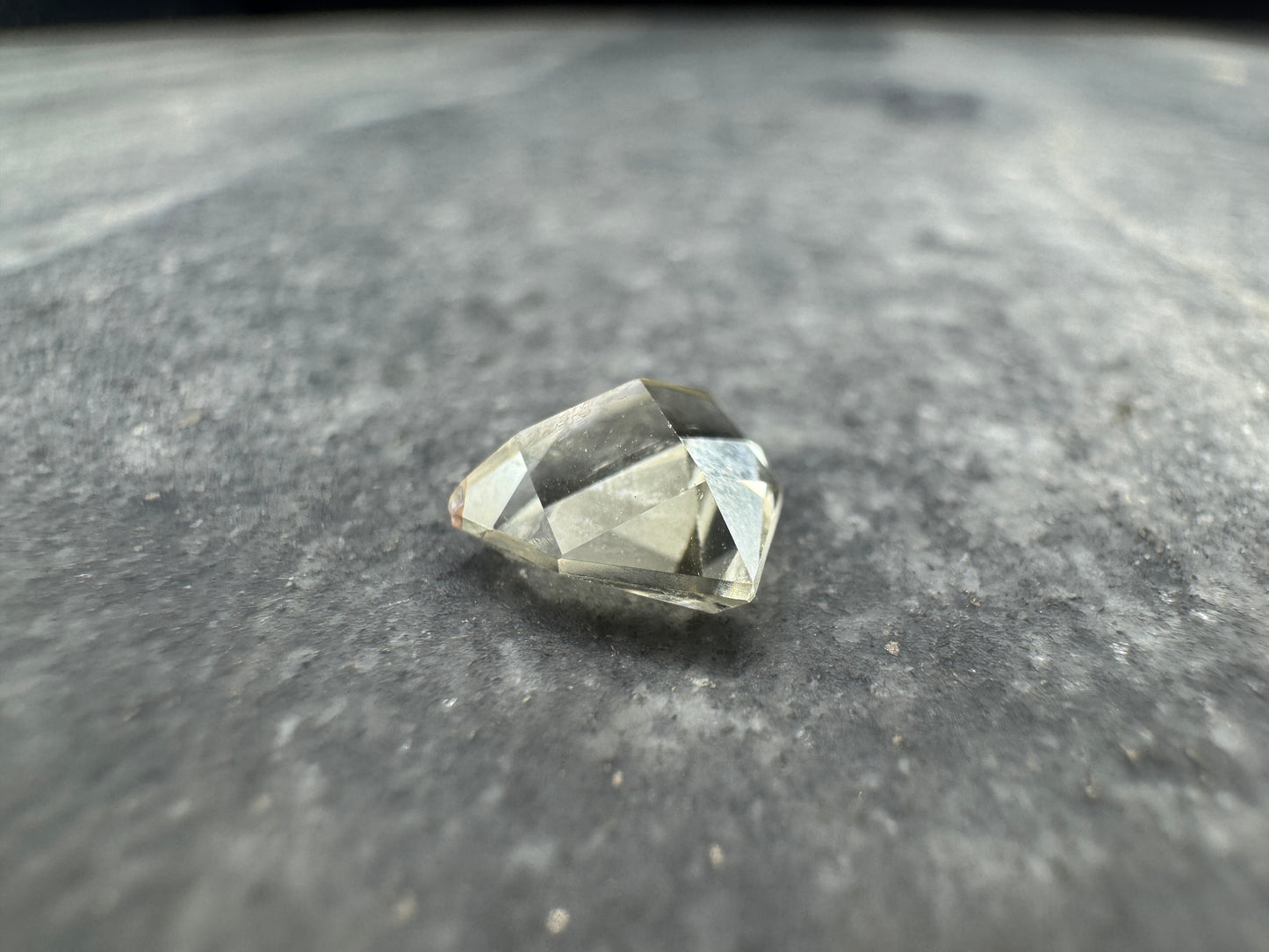Oregon Sunstone Tri Retro cut - 1.75 carats