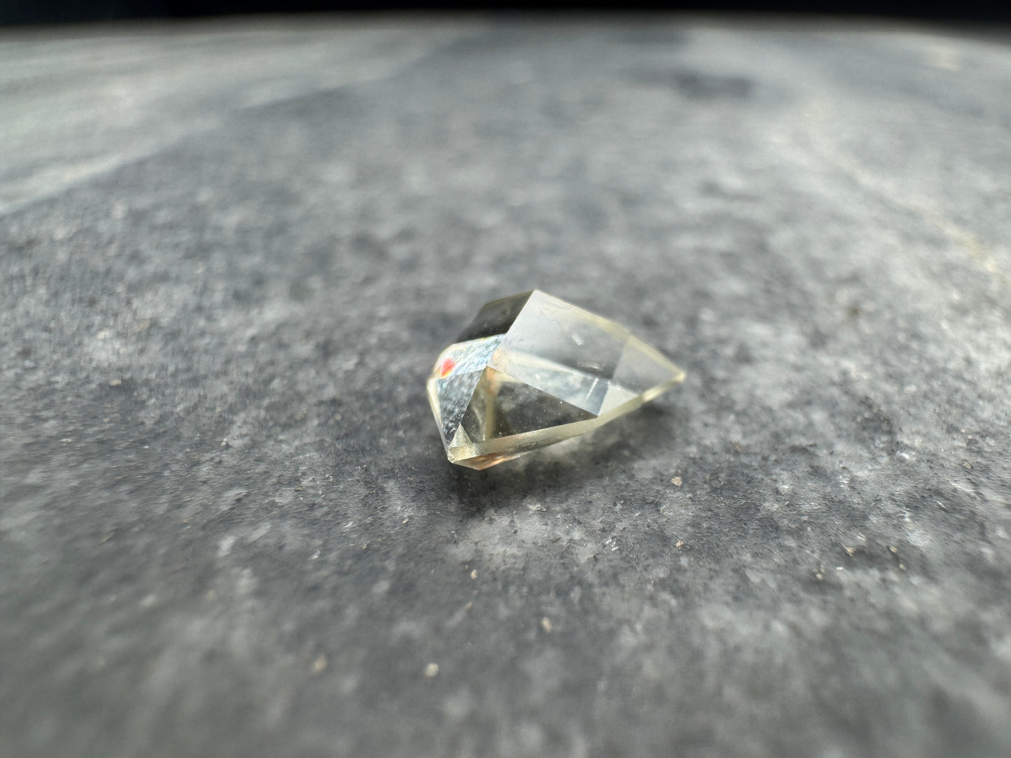 Oregon Sunstone Tri Retro cut - 1.75 carats