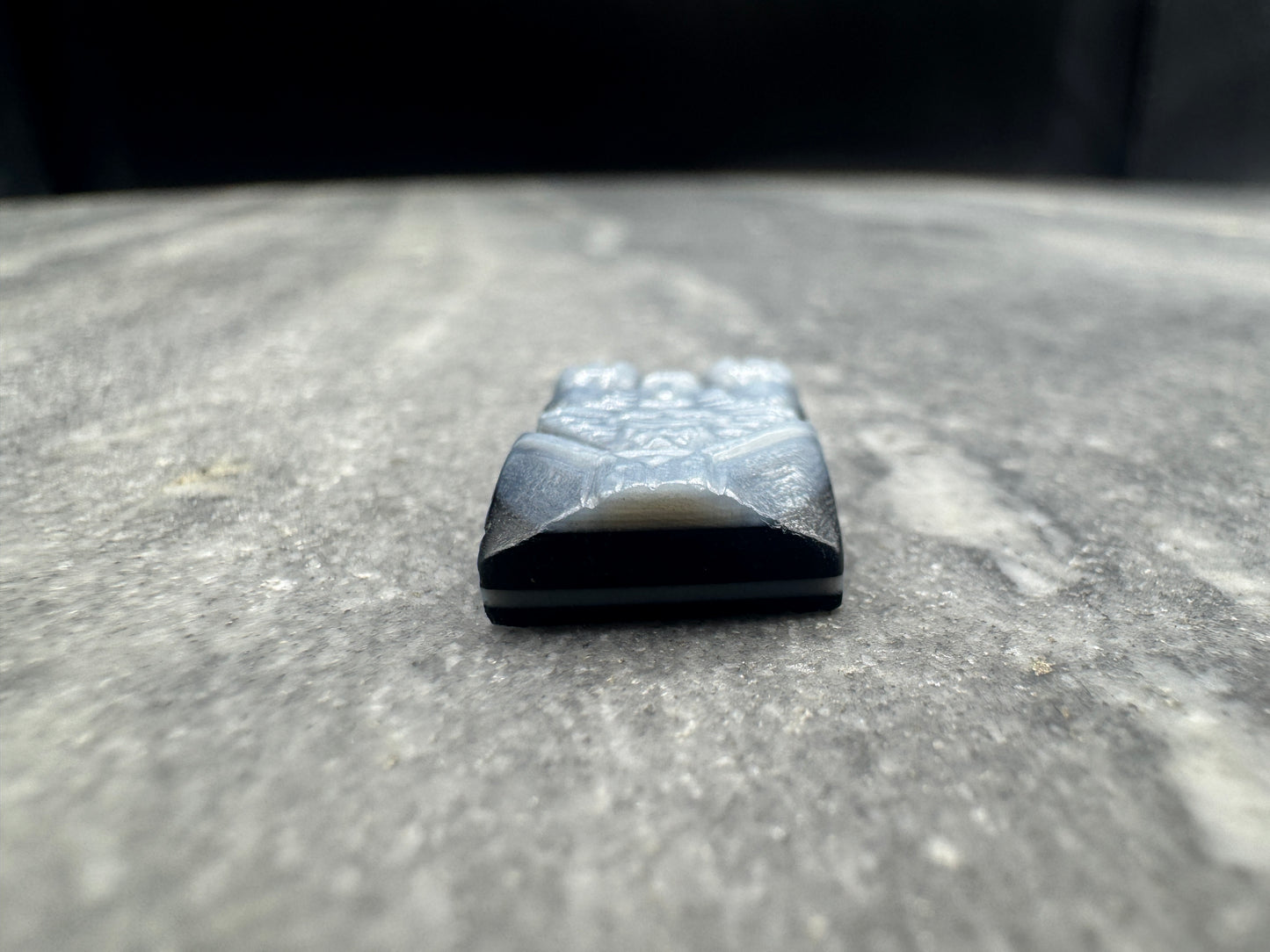 Black & White Banded Agate (Exhausted Mine) 11.5 carats Sphinx & Luxor